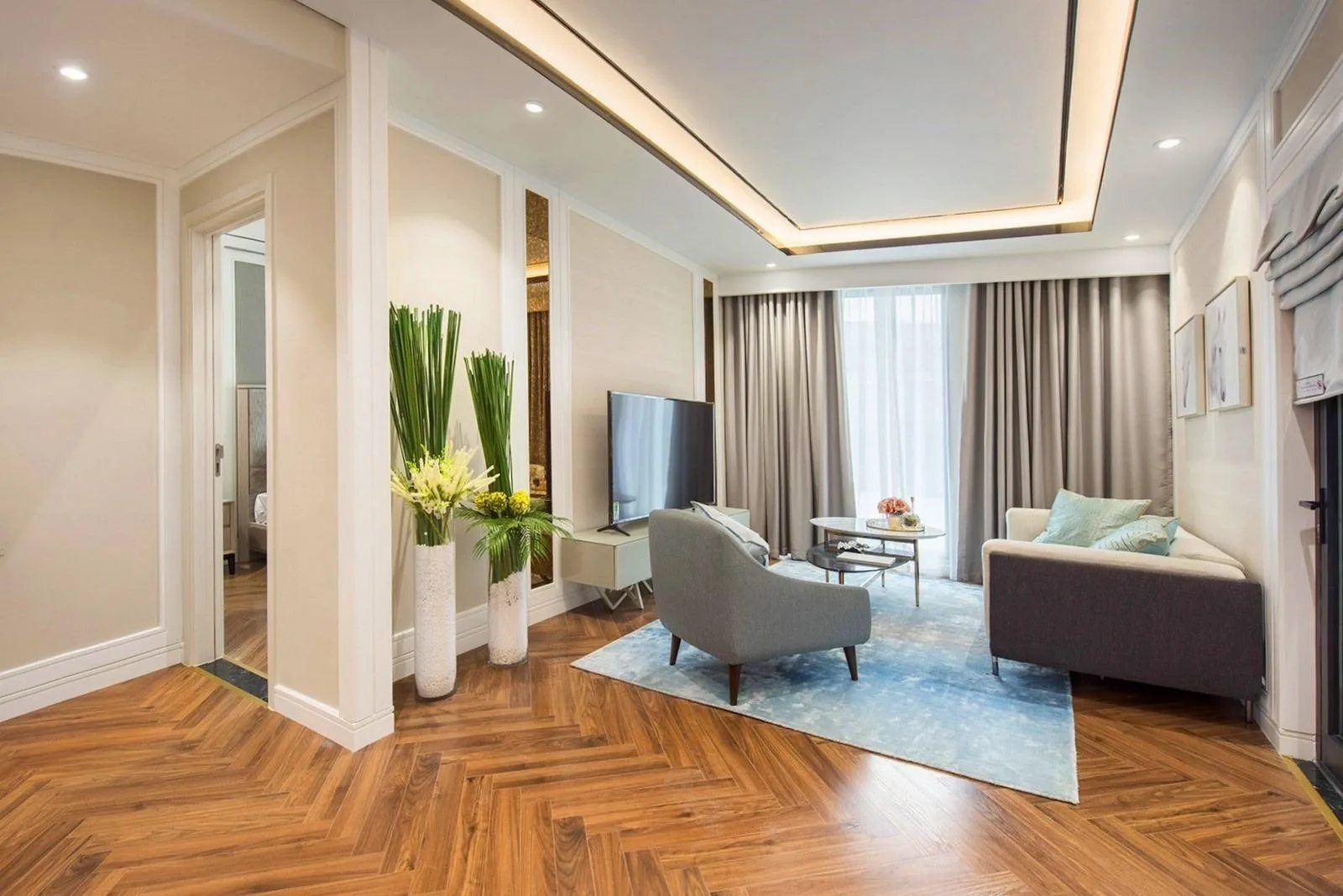 So sánh biến động giá của căn hộ chung cư King Palace và Fafilm - VNT Tower