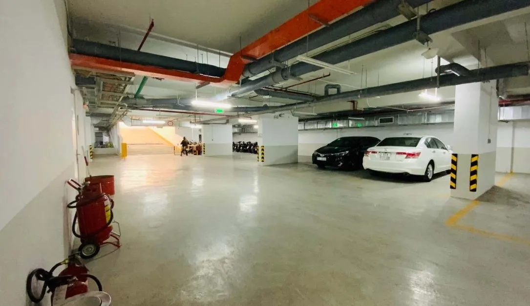 Có đủ chỗ đậu ôtô và xe máy chung cư Goldora Plaza huyện Nhà Bè không?