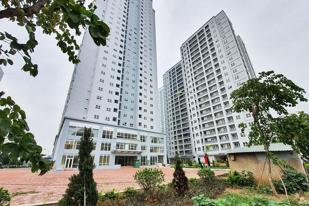 So sánh giá bán căn hộ dự án A14 Nam Trung Yên và Home City