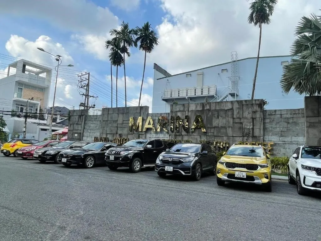 Có đủ chỗ đậu ôtô và xe máy chung cư Marina Plaza Long Xuyên không?