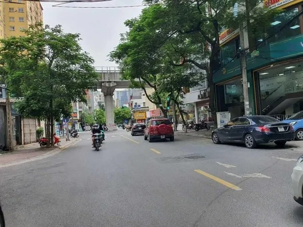 Nhà mặt phố tại phố Trần Quý Kiên, quận Cầu Giấy giá bán bao nhiêu?