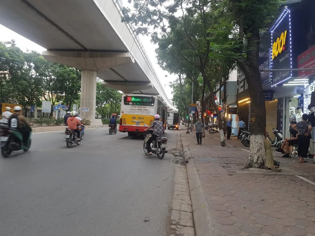Nhà mặt phố tại đường Xuân Thủy, quận Cầu Giấy giá bán bao nhiêu?
