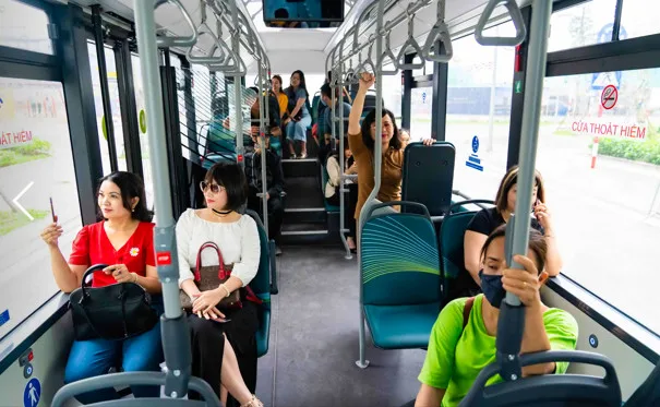 Có những tuyến xe bus nào đi qua chung cư Imperial Plaza?