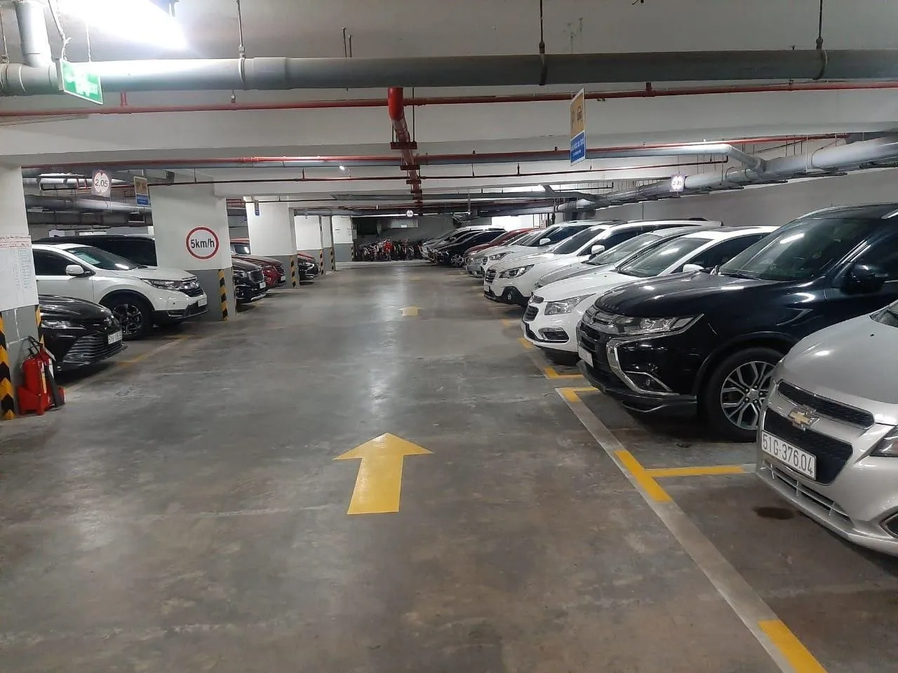 Có đủ chỗ đậu ôtô và xe máy chung cư La Astoria TP Thủ Đức không?