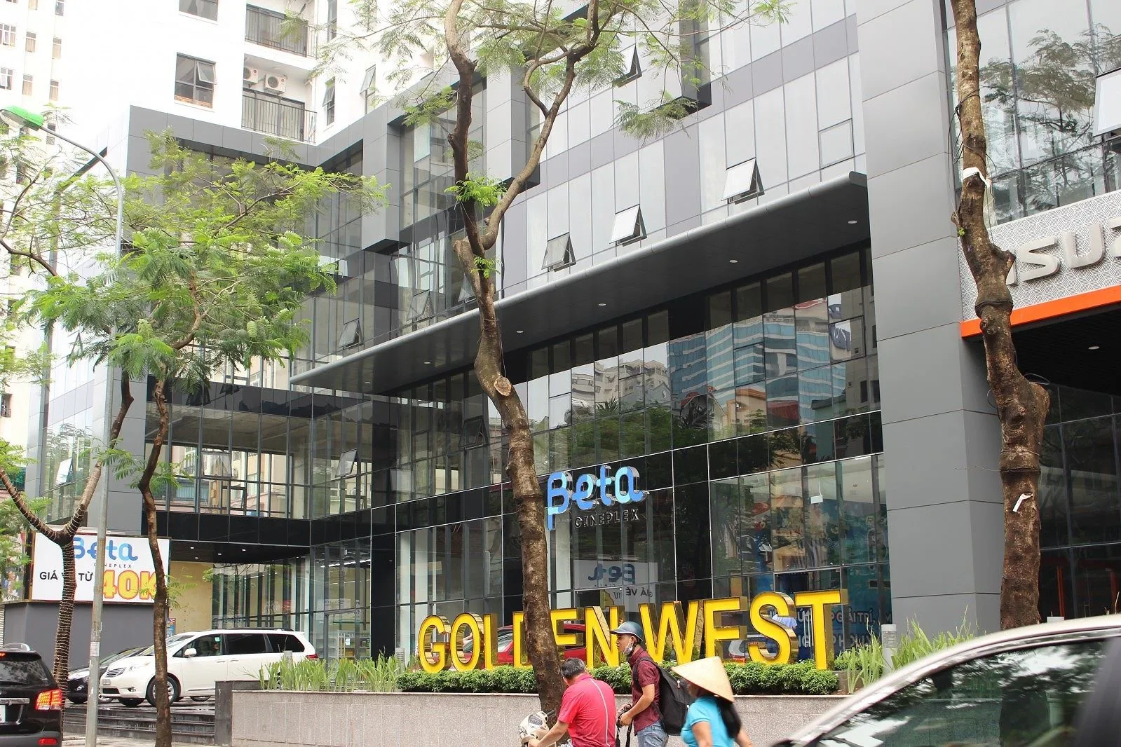 Có đủ chỗ đậu ôtô và xe máy tại chung cư Golden West Residence quận Thanh Xuân không?