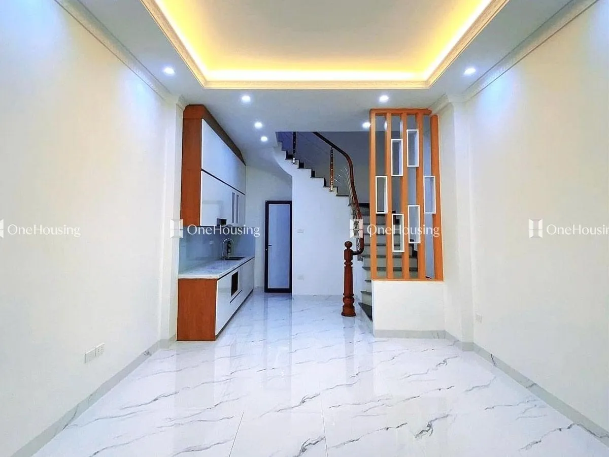 Nhà mặt ngõ cách đường Tam Trinh 70m, quận Hoàng Mai có giá bán bao nhiêu?