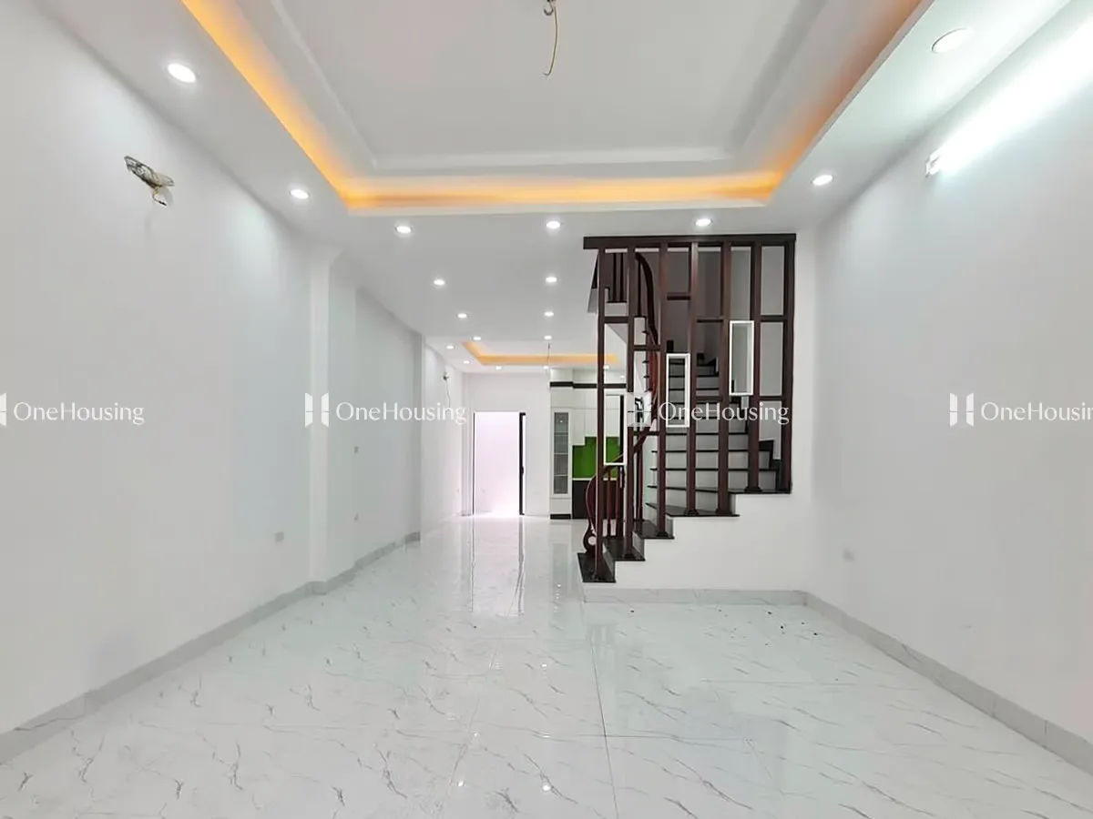 Nhà mặt ngõ cách phố Nguyễn Đức Cảnh 50m, quận Hoàng Mai có giá bán bao nhiêu?
