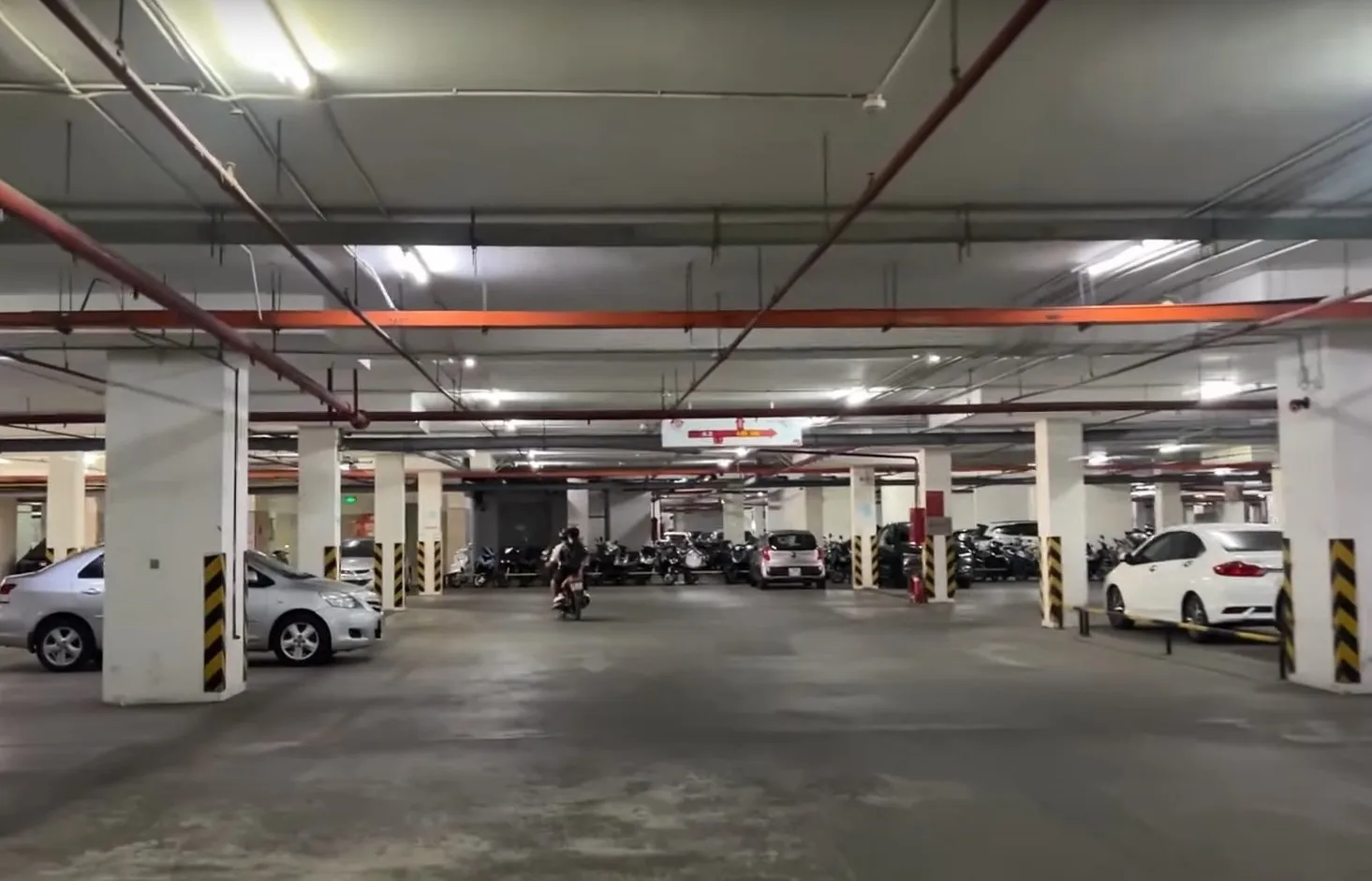 Có đủ chỗ đậu ôtô và xe máy chung cư The Era Town Quận 7 không?