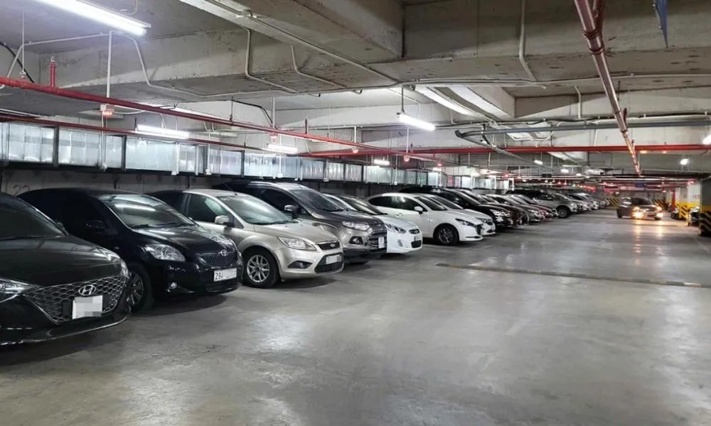Có đủ chỗ đậu ôtô và xe máy chung cư Kingdom 101 Quận 10 không?