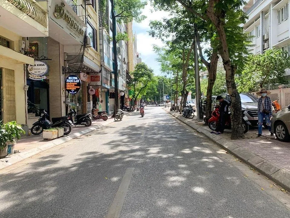 Địa điểm tiến hành thủ tục nhập khẩu với hộ gia đình mua nhà đất tại phố Nguyên Hồng, phường Thành Công, quận Ba Đình