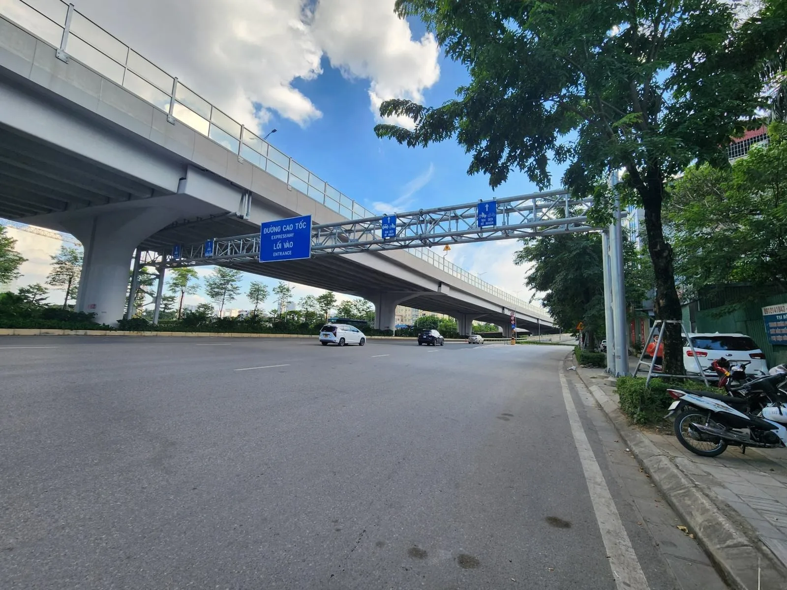 Nhà mặt phố tại đường Phạm Văn Đồng, phường Xuân Đỉnh, quận Bắc Từ Liêm giá bán bao nhiêu?
