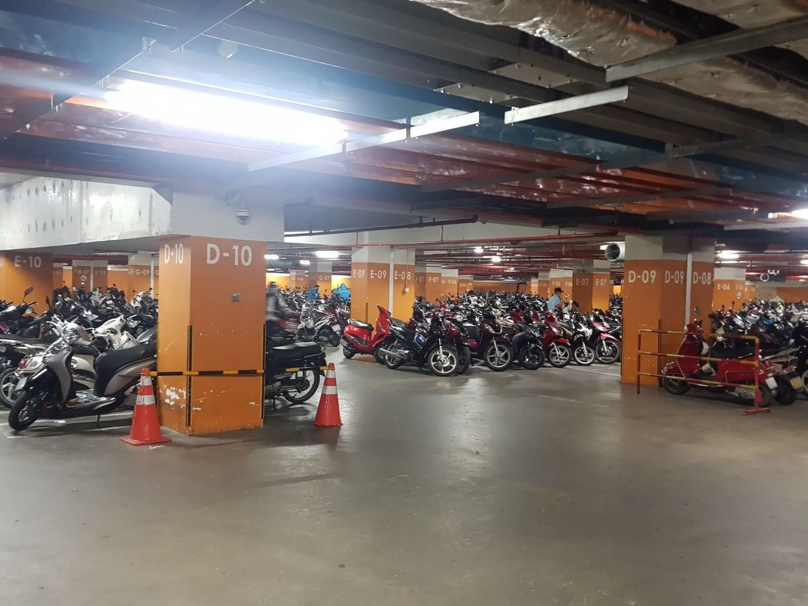 Có đủ chỗ đậu ôtô và xe máy chung cư Sky Garden II Quận 7 không?
