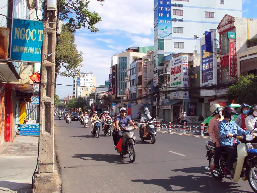 Nhà mặt phố tại đường Cửu Long, quận 10 có giá bán bao nhiêu?