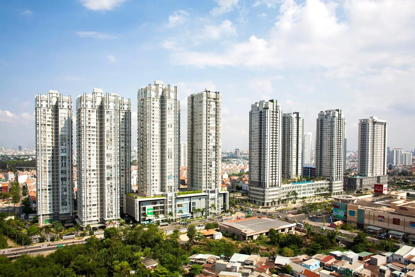 Có đủ chỗ đậu ôtô và xe máy chung cư Sunrise City Quận 7 không?