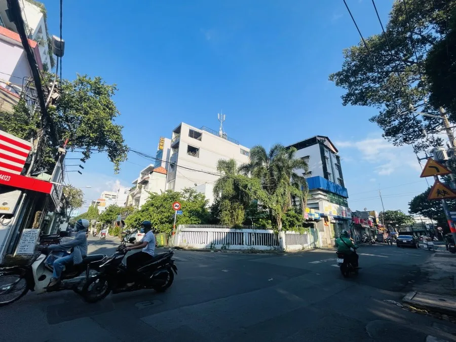 Nhà mặt phố tại đường Trường Sơn, quận 10 có giá bán bao nhiêu?