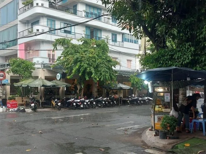 Nhà mặt phố tại đường Hồ Bá Kiện, quận 10 có giá bán bao nhiêu?