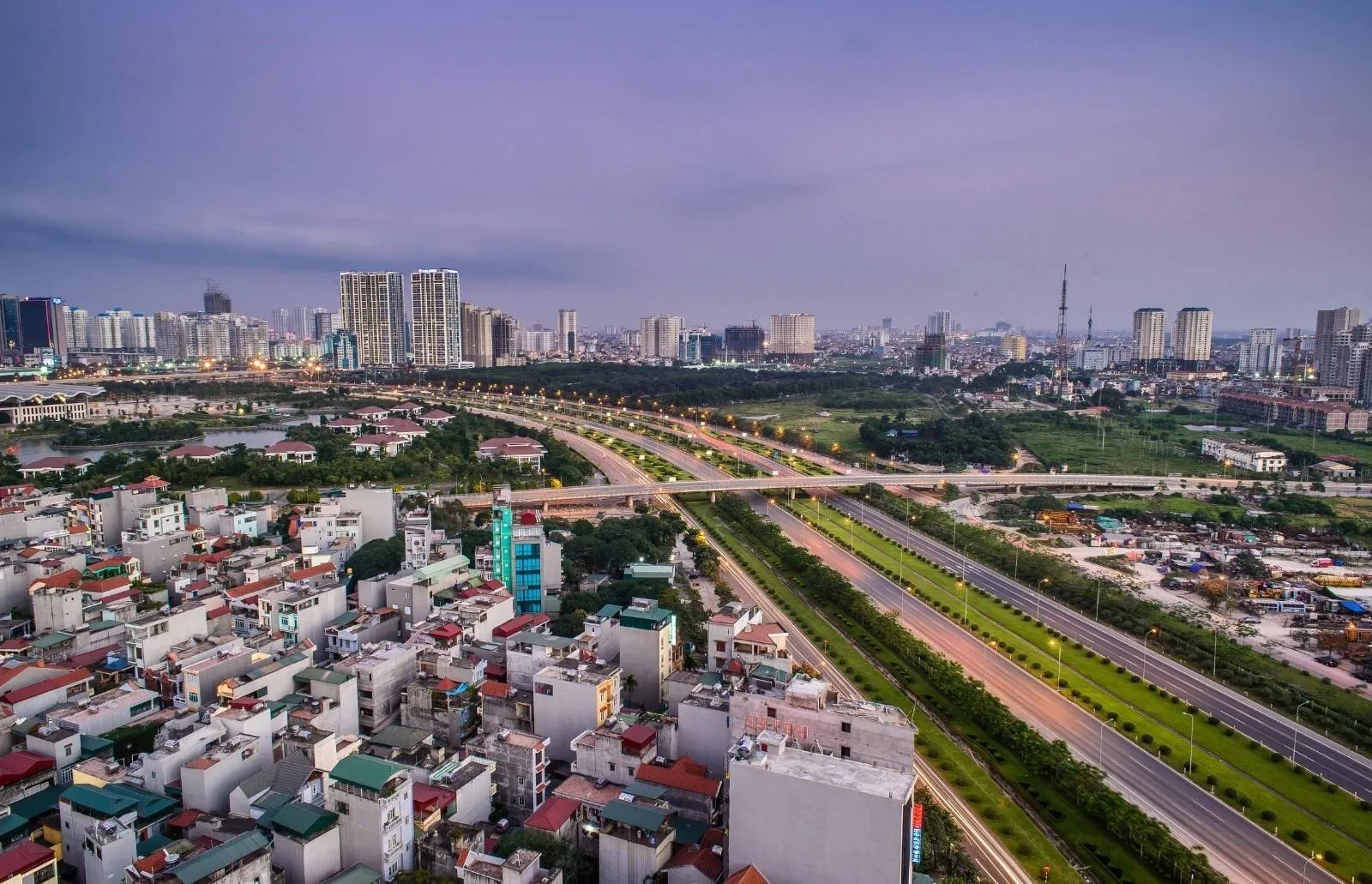 Giá bán nhà riêng, nguyên căn đường Đại lộ Thăng Long, quận Nam Từ Liêm hiện tại là bao nhiêu?