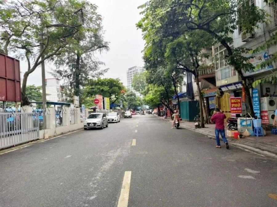 Nhà riêng gần bến xe Gia Lâm, quận Long Biên có giá bán bao nhiêu?