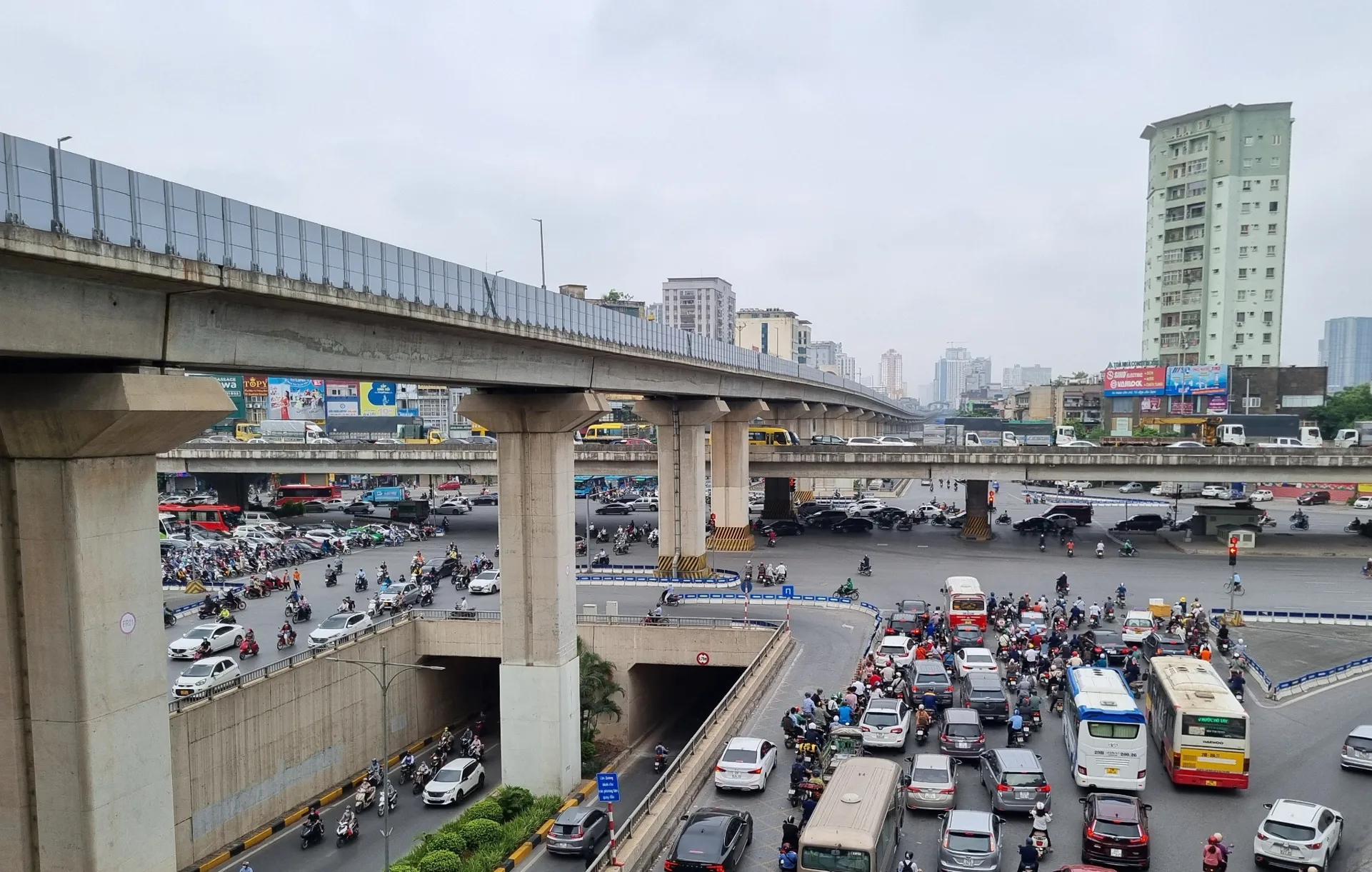 Mua nhà đất tại đường Khuất Duy Tiến, quận Thanh Xuân thì địa điểm tiến hành thủ tục nhập khẩu với hộ gia đình ở đâu?