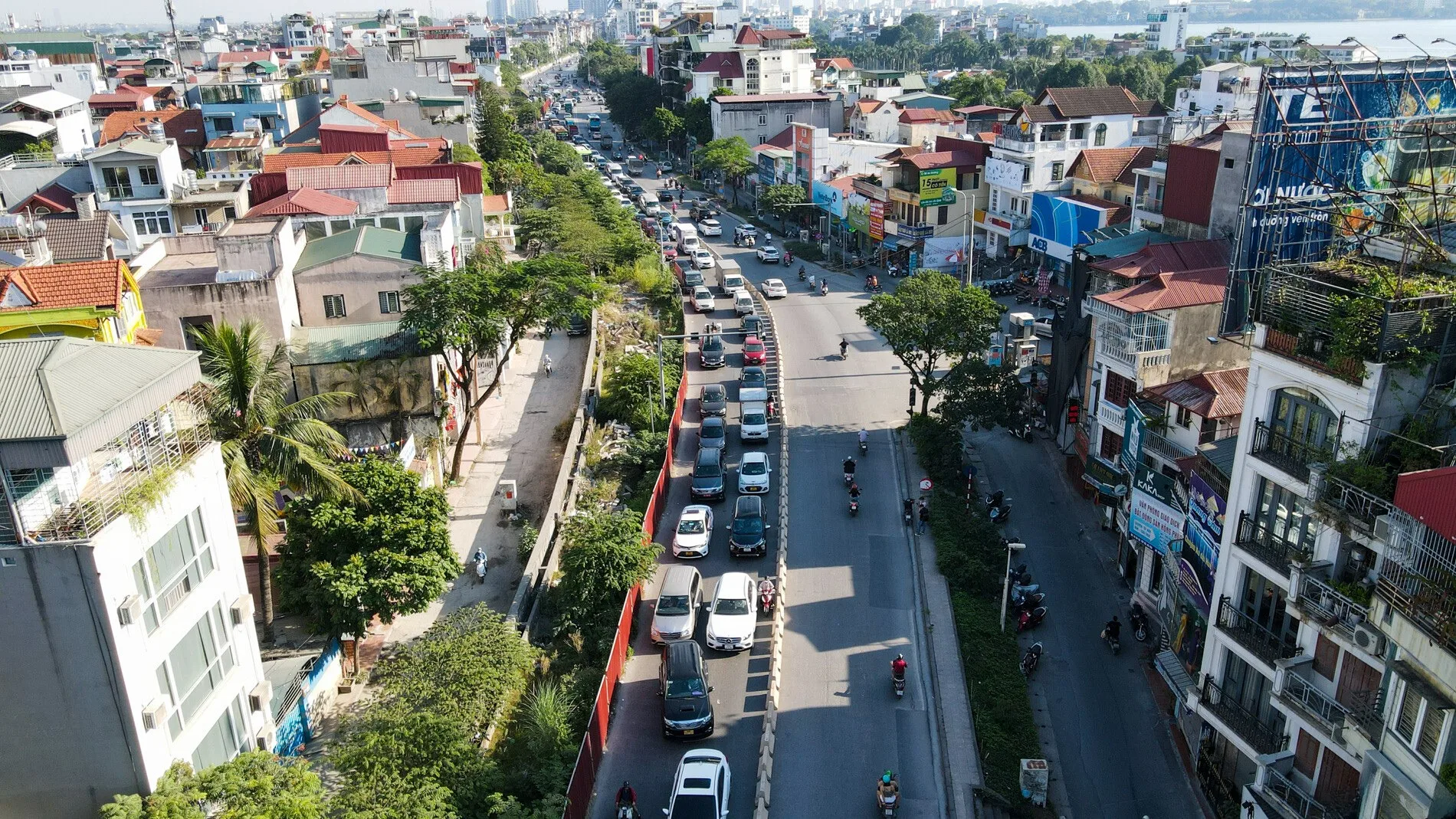 Giá bán nhà riêng, nguyên căn đường Âu Cơ, quận Tây Hồ hiện tại là bao nhiêu?