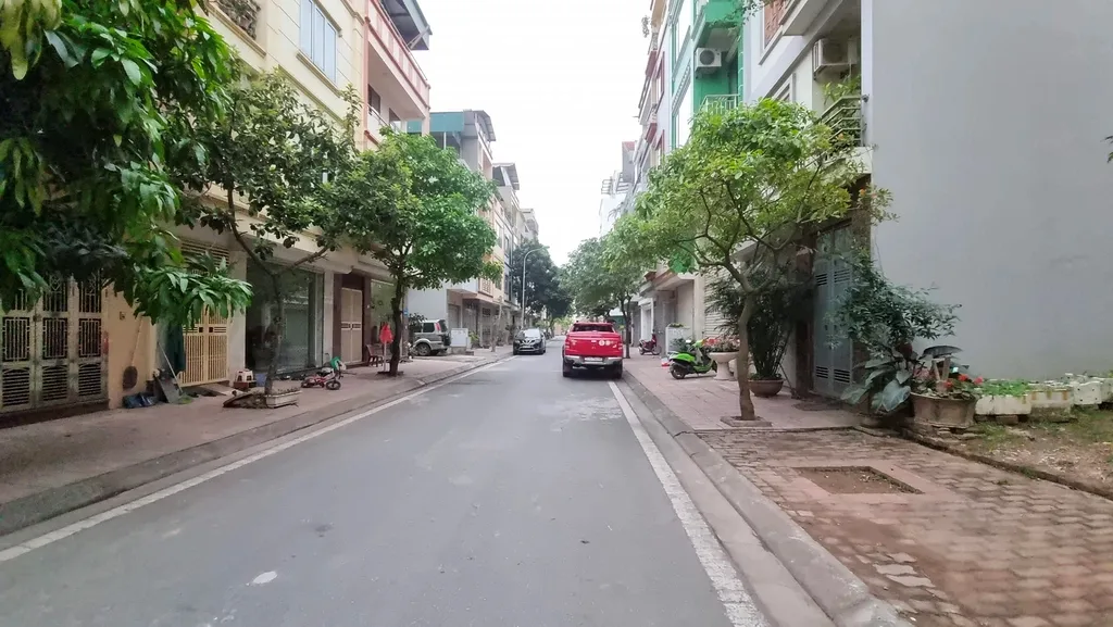Cập nhật giá bán nhà ngõ ô tô tại phường Thạch Bàn, quận Long Biên