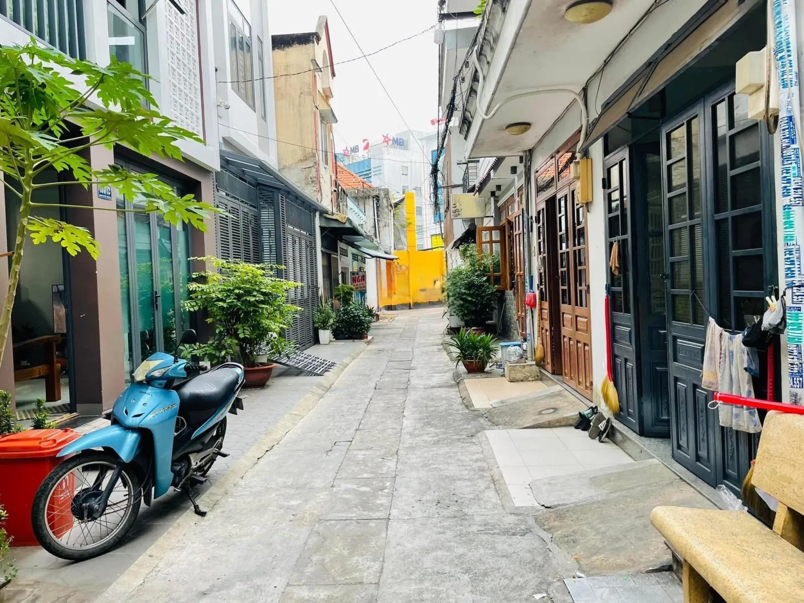 Nhà riêng gần chợ Hiệp Phú, quận 9 có giá bán bao nhiêu?