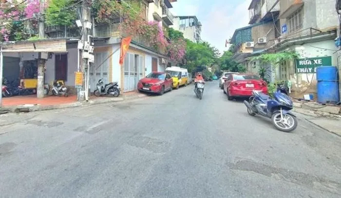 Đường, phố nào ở quận Hai Bà Trưng hiện có giá bán nhà đất thấp nhất?