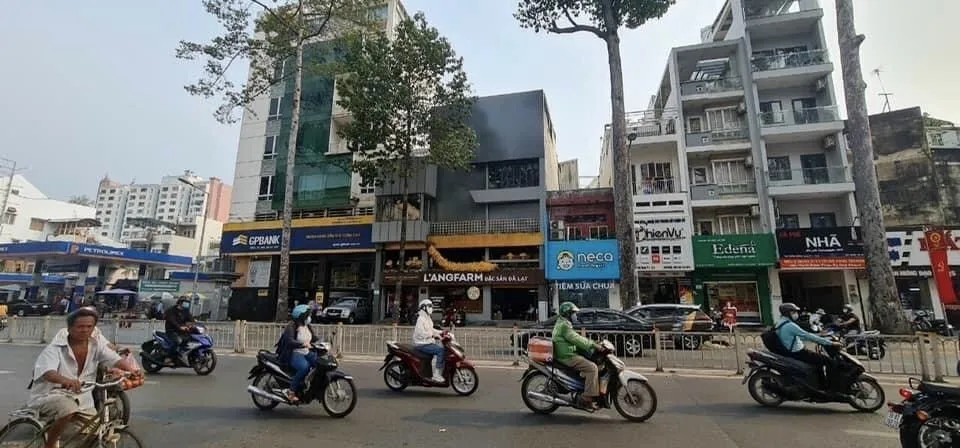 Nhà mặt phố đường Trần Hưng Đạo, Quận 5 hiện có giá bao nhiêu?