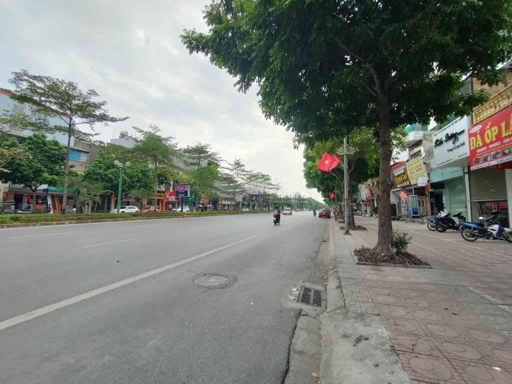 Mua nhà đất tại phố Đức Giang, quận Long Biên thì tiến hành thủ tục nhập khẩu với hộ gia đình ở đâu?