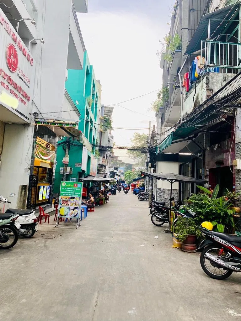 Cập nhật giá bán nhà nở hậu tại phường 10, Quận 10