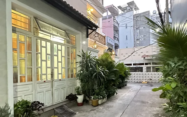 Giá bán nhà riêng, nguyên căn đường Cầm Bá Thước, quận Phú Nhuận hiện tại là bao nhiêu?