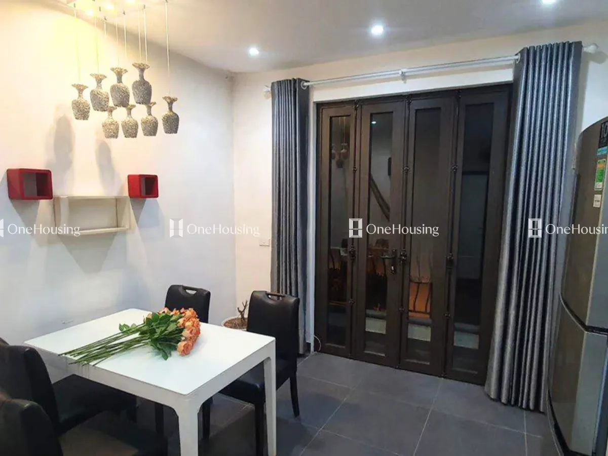 Nhà nguyên căn hướng Tây Nam quận Long Biên đang bán bao nhiêu?