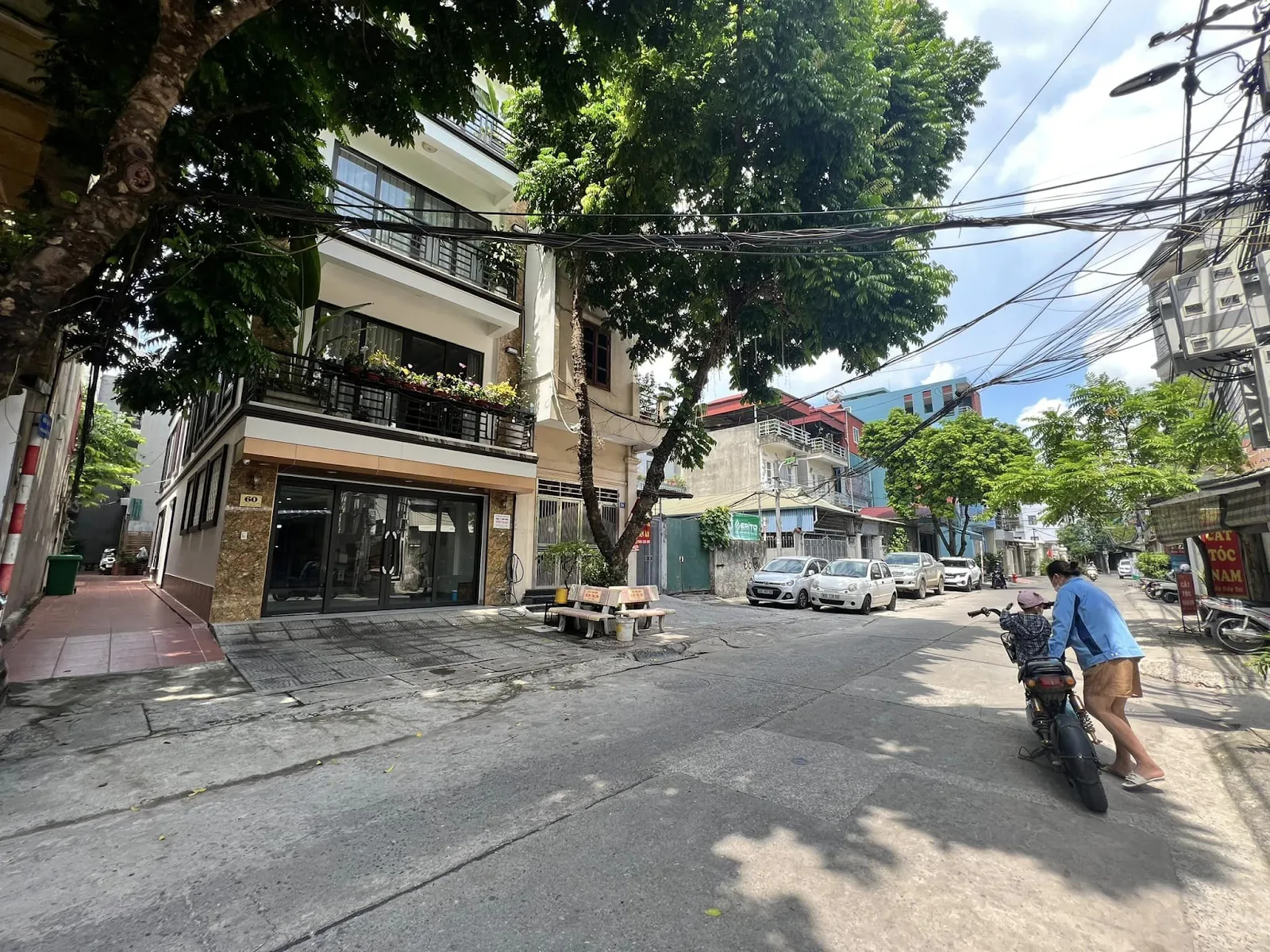 Giá bán nhà riêng, nguyên căn đường Thạch Bàn, quận Long Biên hiện tại là bao nhiêu?