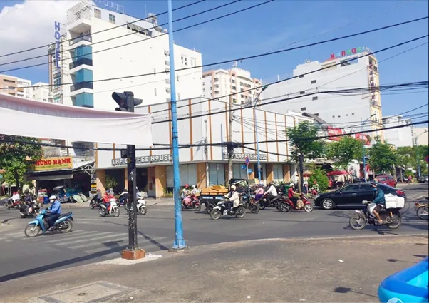 Giá bán nhà riêng, nguyên căn đường Hồng Lạc, quận Tân Bình hiện tại là bao nhiêu?