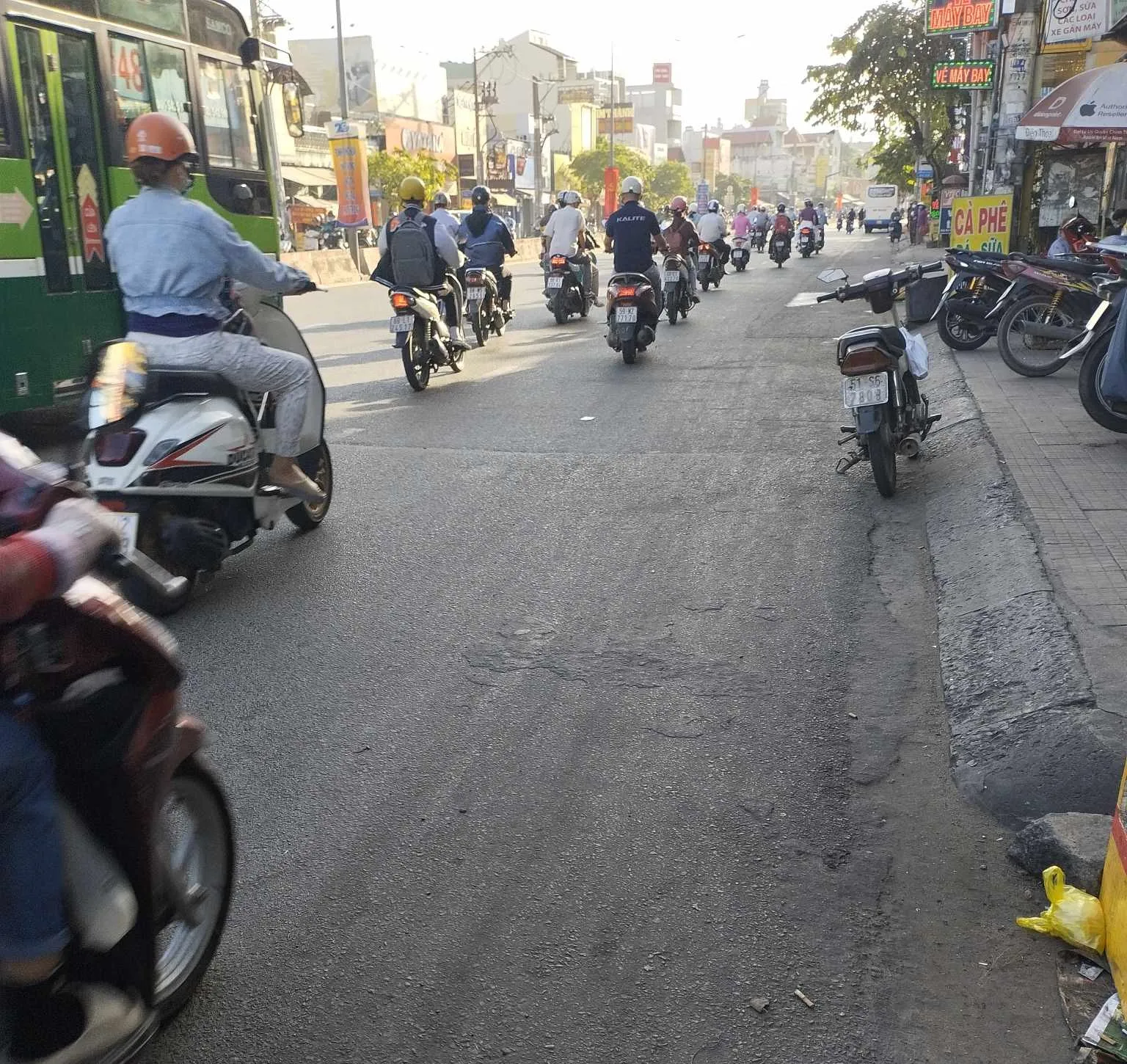 Nhà mặt phố tại đường Lê Trọng Tấn, quận Bình Tân có giá bán bao nhiêu?