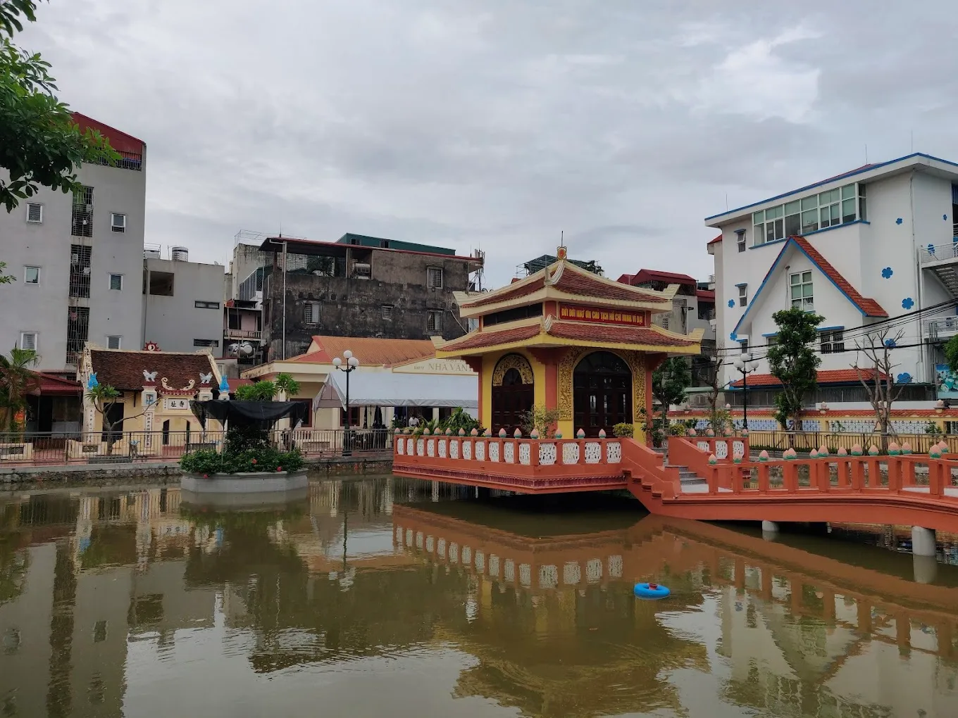 Giá bán nhà riêng 2PN tại phường Định Công, quận Hoàng Mai đang bán bao nhiêu?