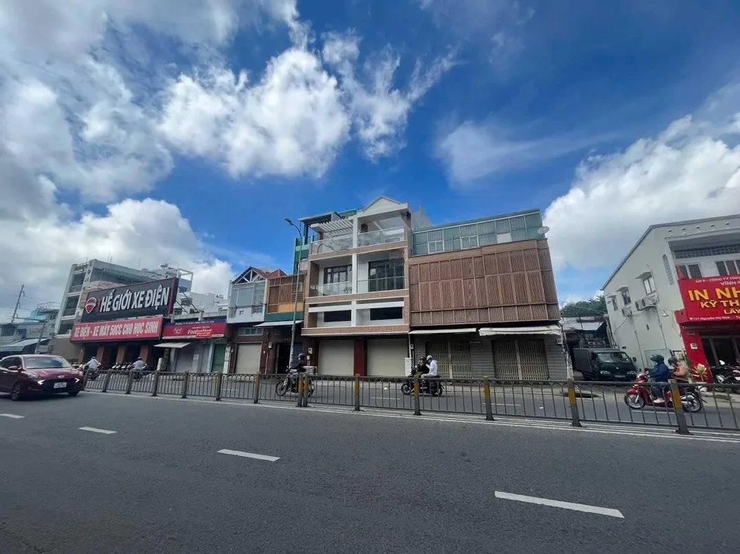 Giá bán nhà riêng, nguyên căn tại đường Tống Văn Trân, quận 11 là bao nhiêu?