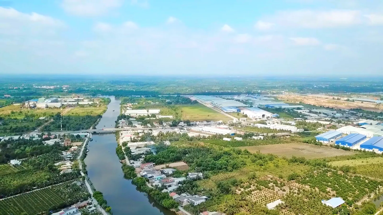 Góp tiền mua chung mảnh đất, sổ đỏ sẽ ghi tên ai?