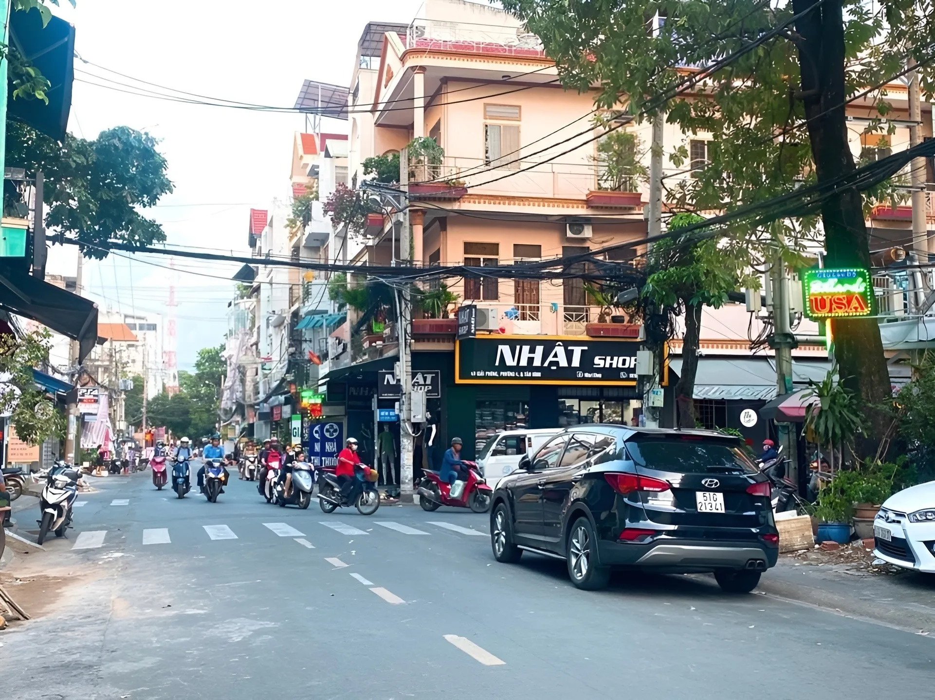 Có nên vay thêm tiền mua đất ở mặt đường lớn để dễ dàng đi lại? 