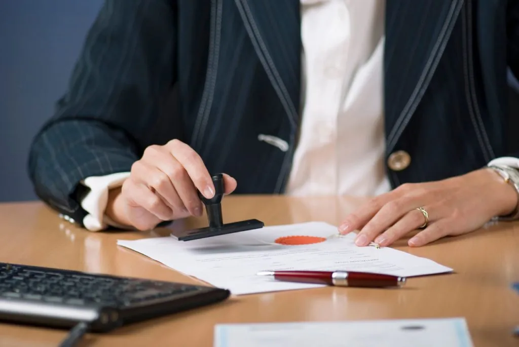 Có bắt buộc phải công chứng khi mua bán nhà không?