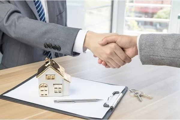 Có được vay thế chấp bằng miếng đất định mua không?