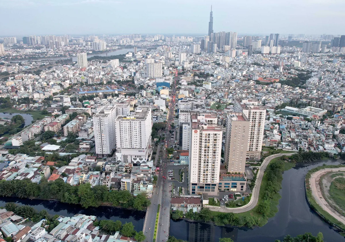 Dân công sở thu nhập 20 triệu đồng/tháng có mua được nhà Hà Nội không?