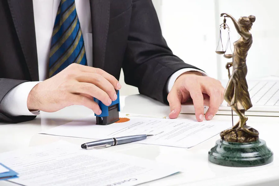 Được phép từ chối công chứng hợp đồng mua bán nhà đất vì chưa hủy đặt cọc không?