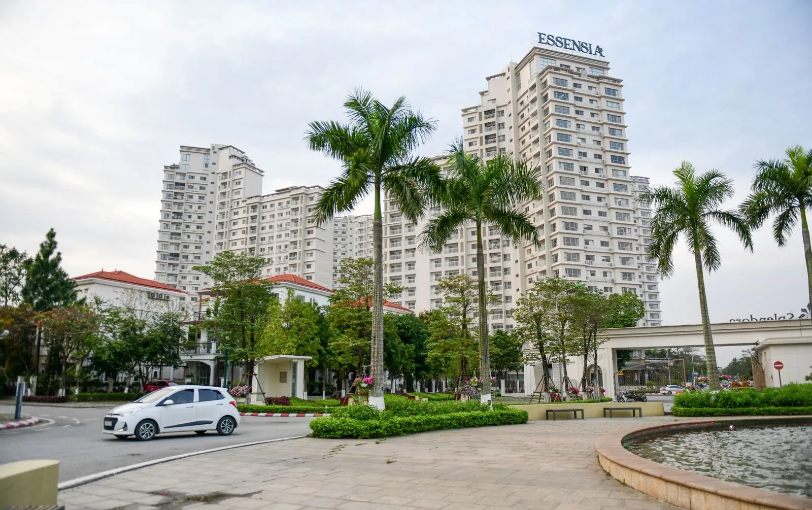 Chung cư Hà Nội đồng loạt tăng giá, người mua nhà vẫn đang "hẹp cửa"