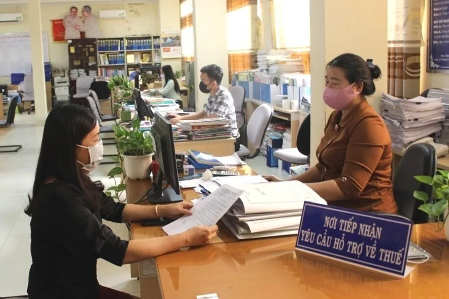 Anh, chị, em ruột bán nhà cho nhau có được miễn thuế?