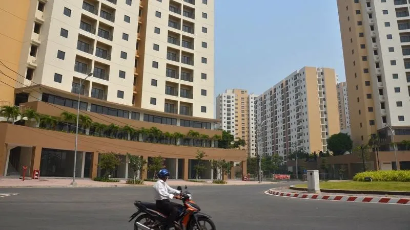 Nỗi ám ảnh mang tên giá nhà: Người dân thu nhập thấp phải làm gì?