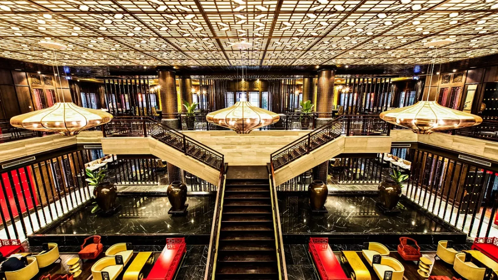 Các nhà hàng sang trọng gần Vinhomes Riverside phù hợp để đại gia đình quây quần tổ chức liên hoan