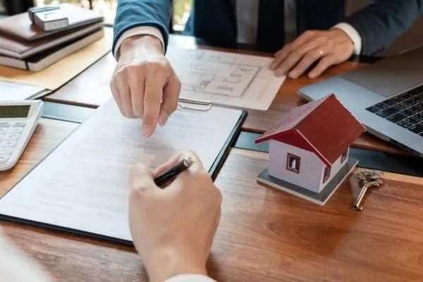 Mua nhà hay thuê nhà: Lựa chọn nào phù hợp cho giới trẻ hiện đại?