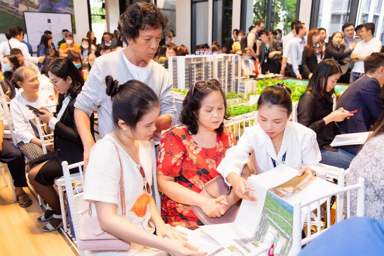 Nhiều người nhanh chóng xuống tiền mua nhà vì sợ "lỡ thời cơ"
