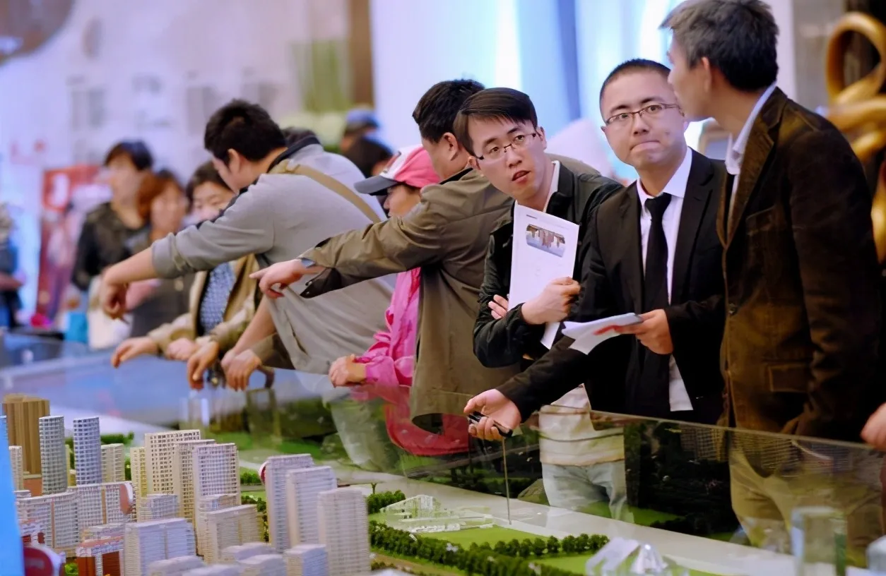 Người bán nhà cần làm gì trước tình cảnh "hỏi sôi động, mua lặng lẽ"?